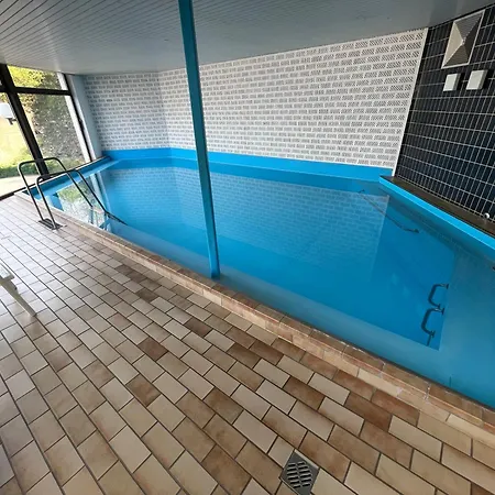 Mit Pool Und Solarium *